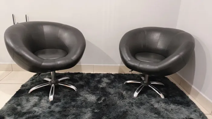 Poltrona giratória design em couro (o par)