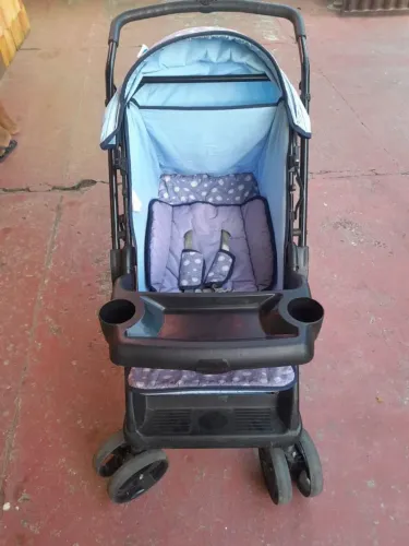Vende-se Carrinho de Bebê Tutti Baby - Azul
