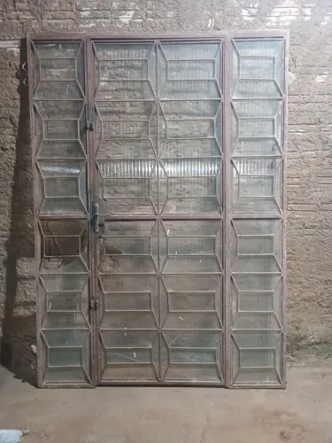 Vendo porta de ferro 300 no dinheiro ou 330 no cartão