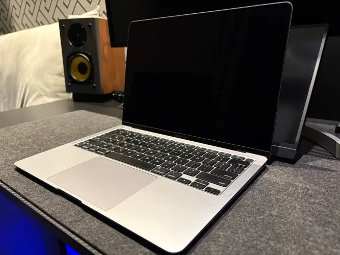 Apple MacBook Air M1 2020 256GB SSD 8GB RAM