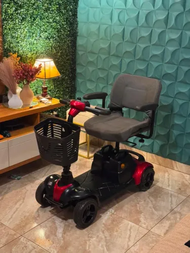 Cadeira motorizada Scooter Scott S 4 Rodas SEMI NOVA
