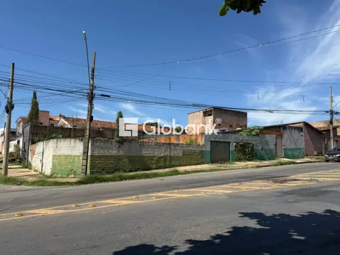 Lote comercial no Major Prates com área total de 324,28 metros