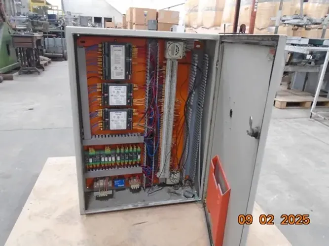 Quadro elétrico c/componentes interno - 02