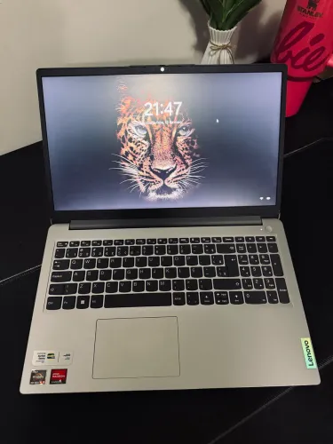 Notebook AMD Ryzen 3 IdeaPad 115AMN7 Lenovo em perfeito estado, sem detalhes!