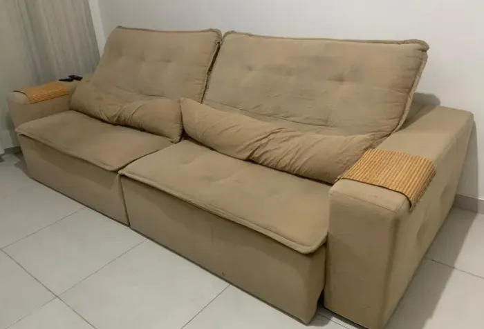 Lindo Sofá Retrátil bem conservado