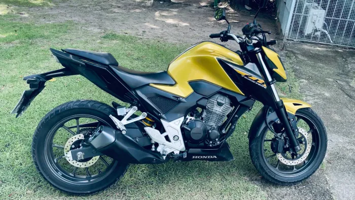 CB300F 2024 - Única dona