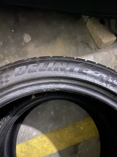 2 pneus Delinte DS7 Sport 225/45R18 em excelente estado