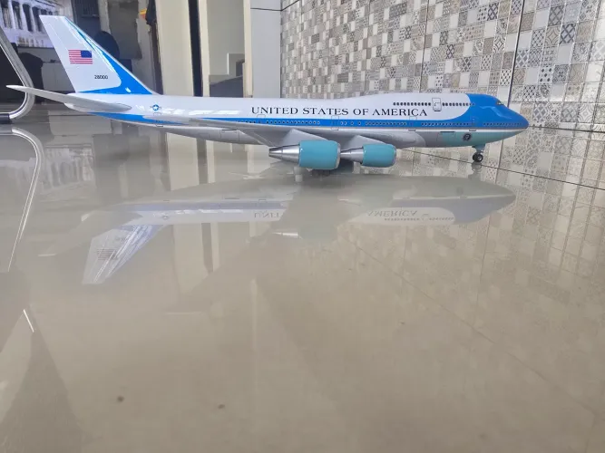 Miniatura Boeing 747 Air Force One escla 1/250 