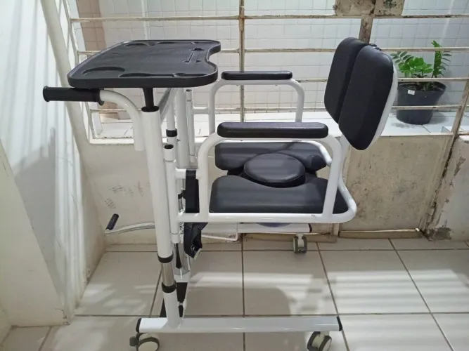 Cadeira de transferência higiênica hidrolight