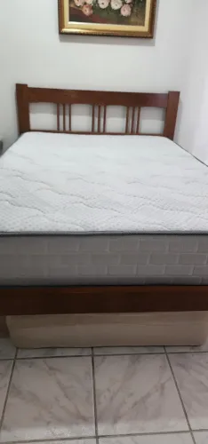 Cama de casal com colchão semi novo