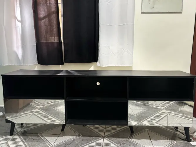 Rack para TV espelhado na cor preta 1,83 de comprimento