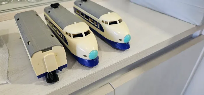 Trem Shinkansen Hikari 0 - com defeito.