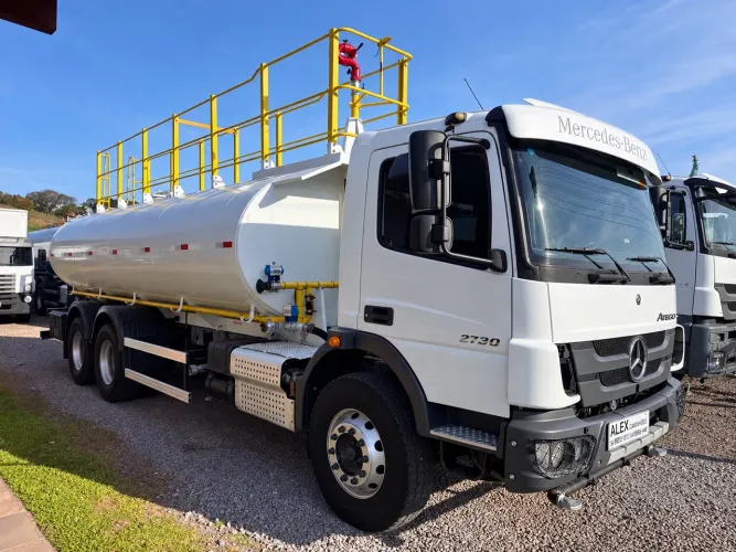 Atego 2730 ano 2023 com pipa 20 mil lts