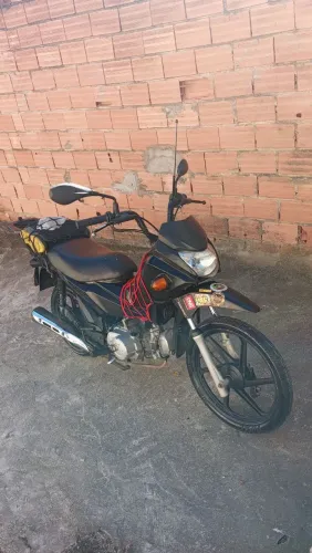 MOTO MUITO BEM CONSERVADA E CUIDADA