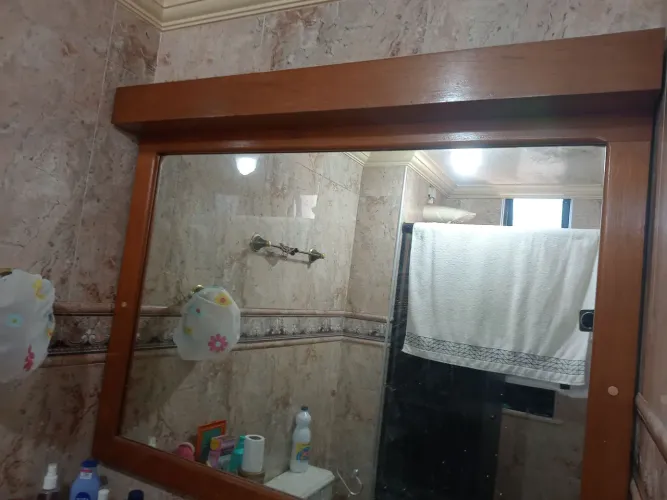 Espelho com moldura pra banheiro