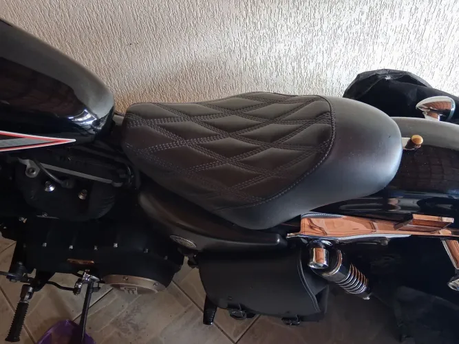 Banco pedrinho para harley 883