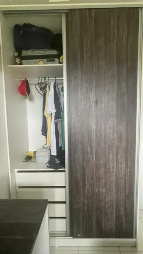 Vendo belíssimo guardar roupa em MDF