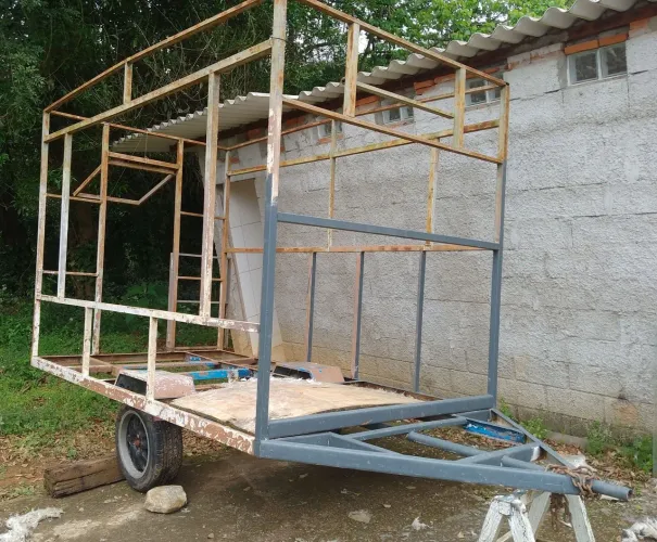 URGENTE vendo TRAILER LANCHES ainda em construção.