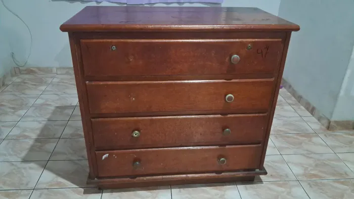Vendo Cômoda de Madeira Cerejeira