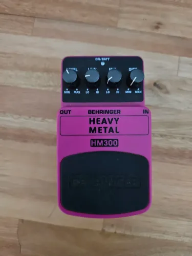 Pedal Behringer HM300 heavy metal