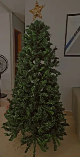 Árvore de Natal semi nova 