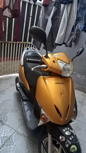 Moto muito boa para trabalhar, conservada para o ano