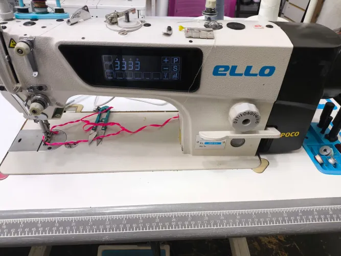 Máquina reta eletrônica Ello