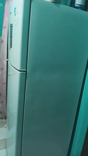 Vendo geladeira semi nova com nota fiscal