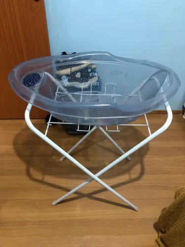 Banheira de bebê com suporte 