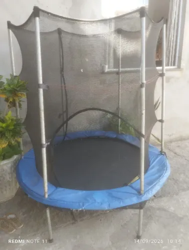Cama elástica para crianças de até 10 anos 