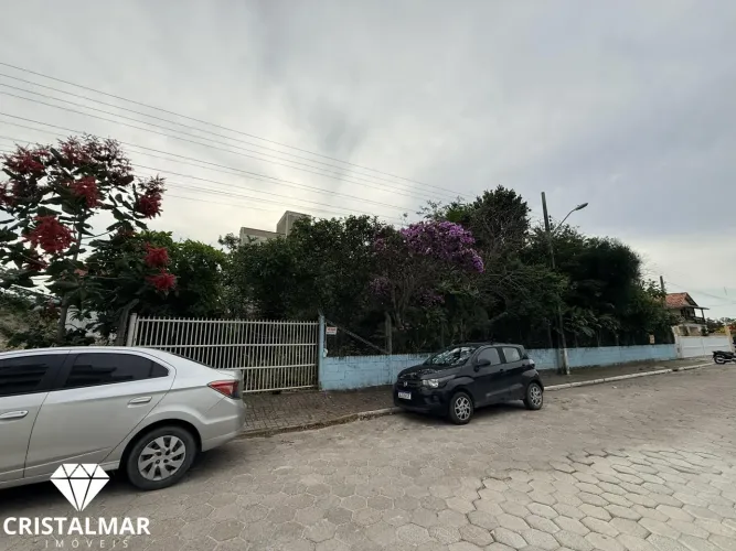 Terreno a venda em bairro residencial