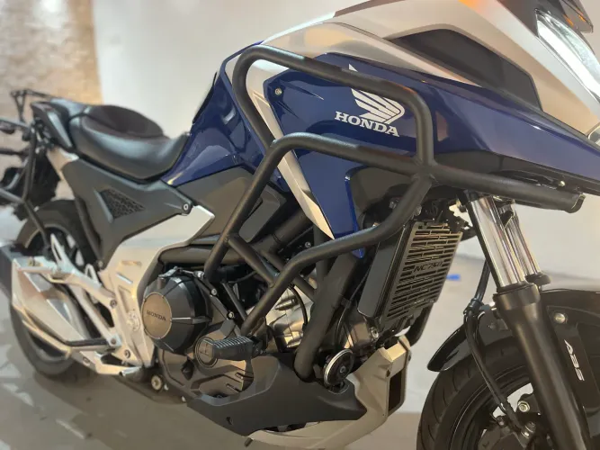 Moto nova, Doc ok?com 11 mil rodados?Pneus novos?sem arranhões ?