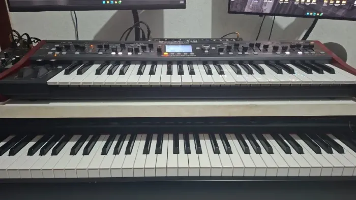 Behringer Deepmind 12 (Na Caixa) (Sem Detalhes)