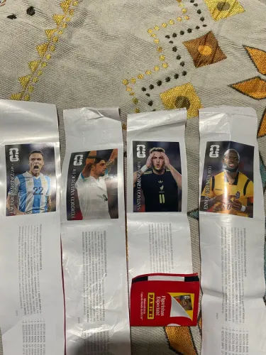 4 figurinhas coca  cola 
