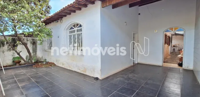 Casa ampla com 05 quartos, quintal e casa nos fundos no Bairro Esplanada