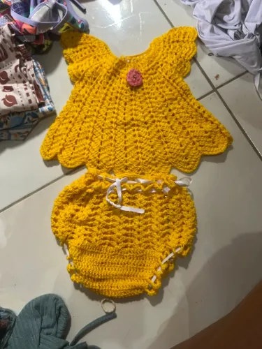 Roupinha de bebê em crochê 