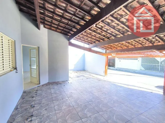Casa com 3 dormitórios para alugar, 180 m² por R$ 3.000,00/mês - Vila Batista - Bragança P