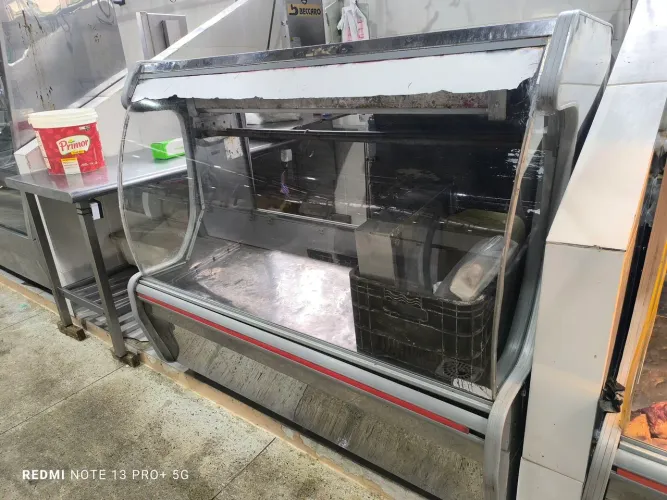 Balcão expositor de carne