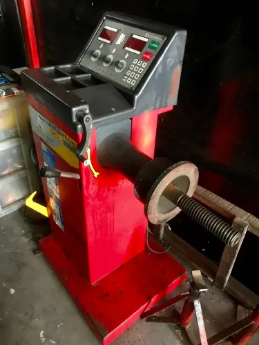 Vendo Balanceadora de Rodas seminovas