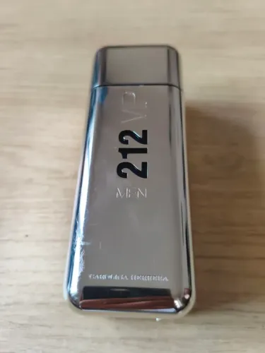 Perfume masculino - 212 VIP MEN - marca Carolina - 100mlHerrera 