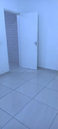 Aluga-se Casa de 2 Cômodos - Bem Ventilada - R$ 800/mês
