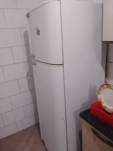 Geladeira Eletrolux duas portas frost free em ótimo Estado funcionando perfeitamente