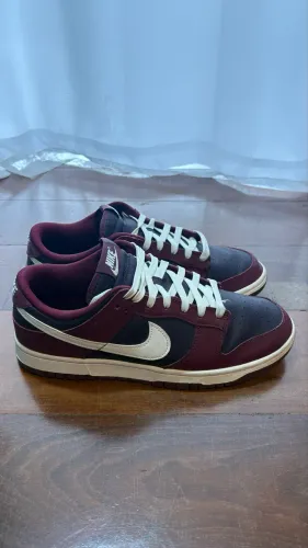 Tênis nike dunk vinho e branco