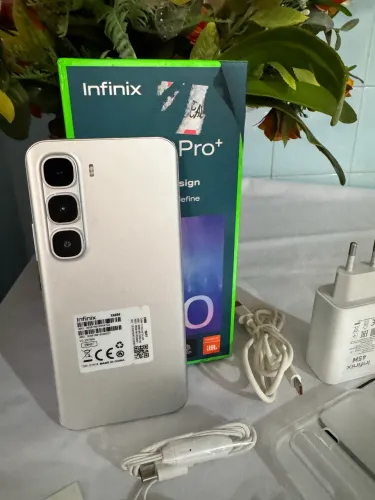 Celular Infinitix Silver Titanium 256 GB 16 RAM