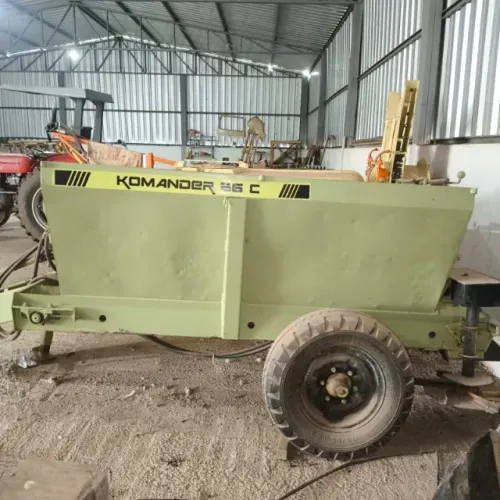 Adubadeira Komander 36 C | 2.000 Kg