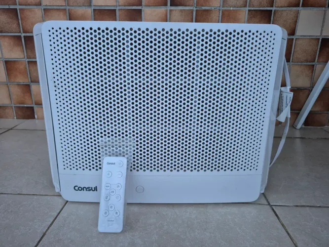 Ar condicionado 7 500 btus com controle remoto novíssimo!