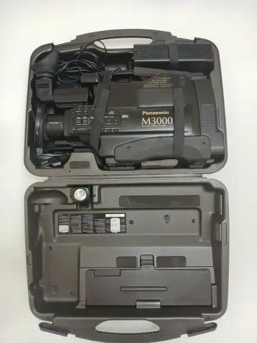 vendo filmadora panasonic M3000 com defeito em excelente estado