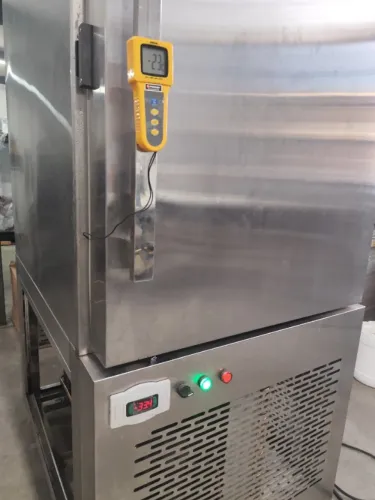 Ultracongelador para 140 canecas (bebidas e eventos)