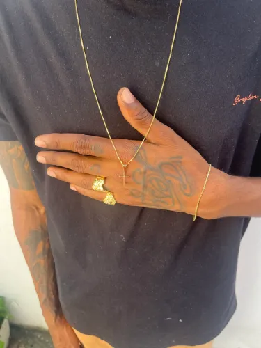 Modelo veneziana Banhada a ouro 18k?