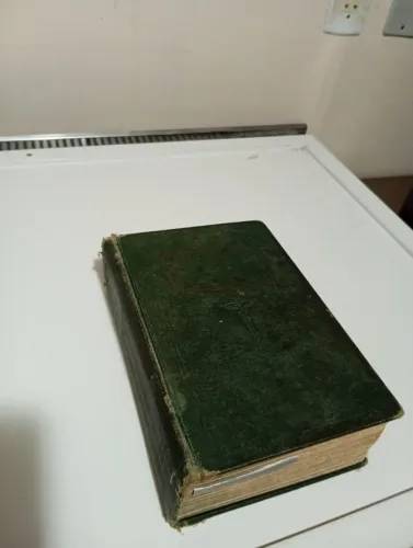 Livro em língua alemã. Médico da Família - Guia para a Saúde. 1925